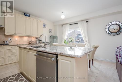 757 Halbert Drive, Shelburne, ON - Indoor Photo Showing Kitchen With Upgraded Kitchen