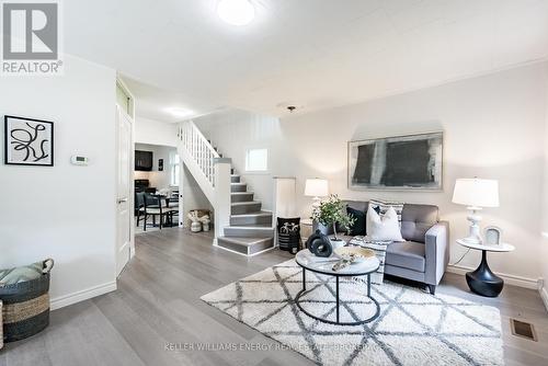 76 Metro Road N, Georgina (Historic Lakeshore Communities), ON - Indoor Photo Showing Living Room