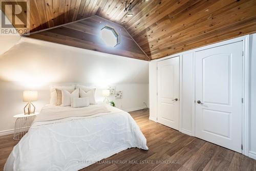 76 Metro Road N, Georgina (Historic Lakeshore Communities), ON - Indoor Photo Showing Bedroom