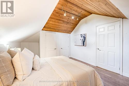 76 Metro Road N, Georgina (Historic Lakeshore Communities), ON - Indoor Photo Showing Bedroom