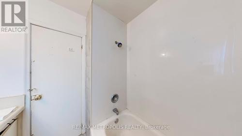 99 Pemberton Avenue, Toronto (Newtonbrook East), ON - Indoor Photo Showing Bathroom