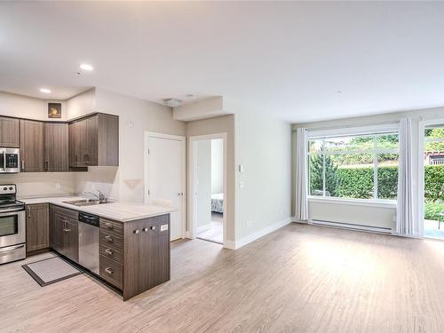 105-4960 Songbird Pl, Nanaimo, BC - Indoor Photo Showing Kitchen