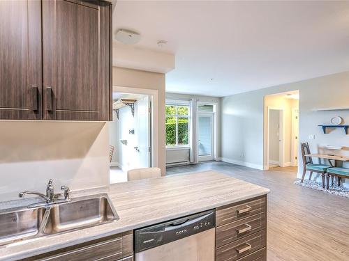 105-4960 Songbird Pl, Nanaimo, BC - Indoor Photo Showing Kitchen