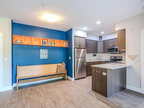 105-4960 Songbird Pl, Nanaimo, BC - Indoor Photo Showing Kitchen With Stainless Steel Kitchen