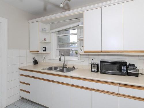 8 Elm Street, Thunder Bay, ON - Indoor Photo Showing Kitchen With Double Sink