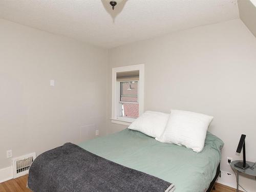 8 Elm Street, Thunder Bay, ON - Indoor Photo Showing Bedroom