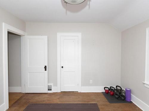 8 Elm Street, Thunder Bay, ON - Indoor Photo Showing Other Room