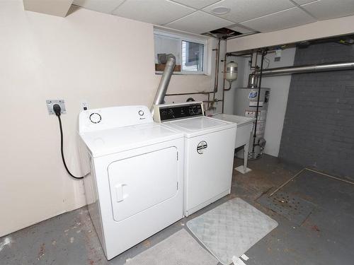 8 Elm Street, Thunder Bay, ON - Indoor Photo Showing Laundry Room