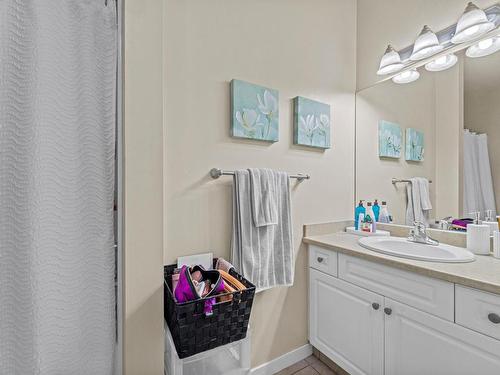 5-445 Dalgleish Drive, Kamloops, BC - Indoor Photo Showing Bathroom