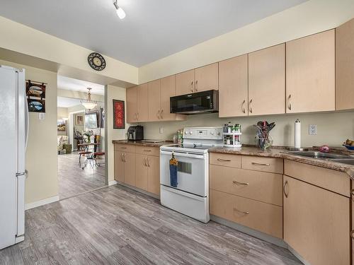 309-825 Hill Street, Ashcroft, BC - Indoor Photo Showing Kitchen