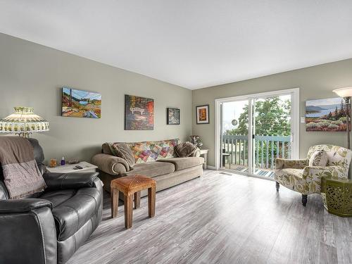 309-825 Hill Street, Ashcroft, BC - Indoor Photo Showing Living Room