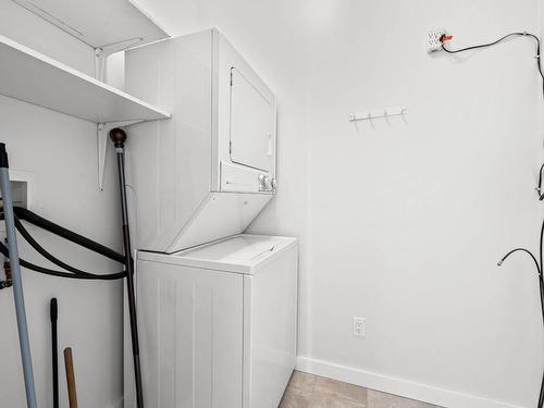 504-712 Sahali Terrace, Kamloops, BC - Indoor Photo Showing Laundry Room