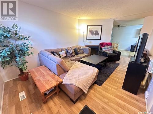 202 525 Dufferin Avenue, Estevan, SK - Indoor Photo Showing Living Room