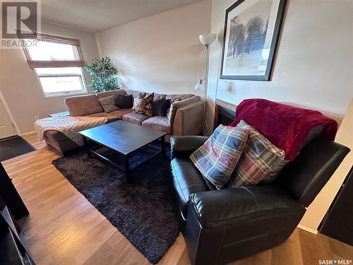 202 525 Dufferin Avenue, Estevan, SK - Indoor Photo Showing Living Room