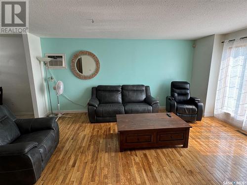 912 Aronec Place, La Ronge, SK - Indoor Photo Showing Living Room