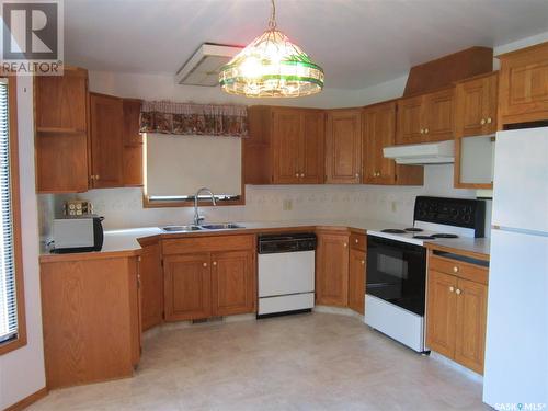 27 Groat Drive, Melfort, SK - Indoor Photo Showing Kitchen With Double Sink