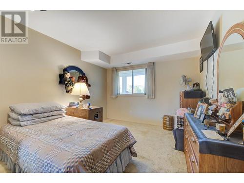 1045 Sutherland Avenue Unit# 164, Kelowna, BC - Indoor Photo Showing Bedroom