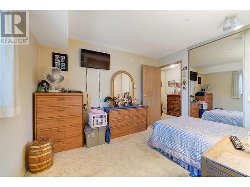 1045 Sutherland Avenue Unit# 164, Kelowna, BC - Indoor Photo Showing Bedroom