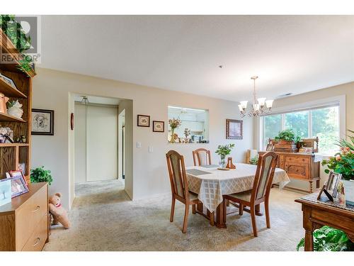 1045 Sutherland Avenue Unit# 164, Kelowna, BC - Indoor Photo Showing Dining Room