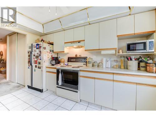 1045 Sutherland Avenue Unit# 164, Kelowna, BC - Indoor Photo Showing Kitchen