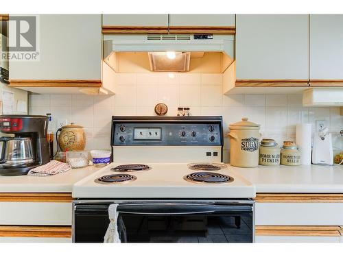 1045 Sutherland Avenue Unit# 164, Kelowna, BC - Indoor Photo Showing Kitchen