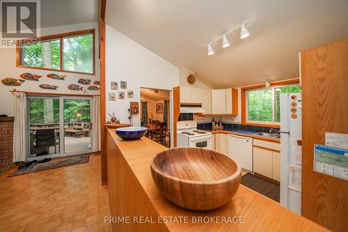 9919 Pinery Lane, Lambton Shores (Grand Bend), ON - Indoor Photo Showing Kitchen