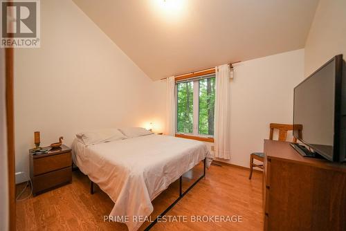 9919 Pinery Lane, Lambton Shores (Grand Bend), ON - Indoor Photo Showing Bedroom