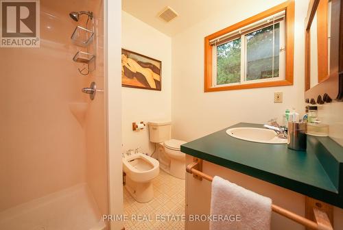 9919 Pinery Lane, Lambton Shores (Grand Bend), ON - Indoor Photo Showing Bathroom