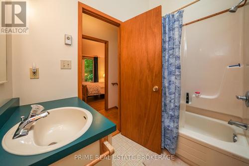 9919 Pinery Lane, Lambton Shores (Grand Bend), ON - Indoor Photo Showing Bathroom