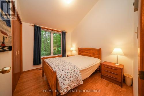 9919 Pinery Lane, Lambton Shores (Grand Bend), ON - Indoor Photo Showing Bedroom