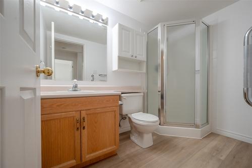 207-2245 Atkinson Street, Penticton, BC - Indoor Photo Showing Bathroom