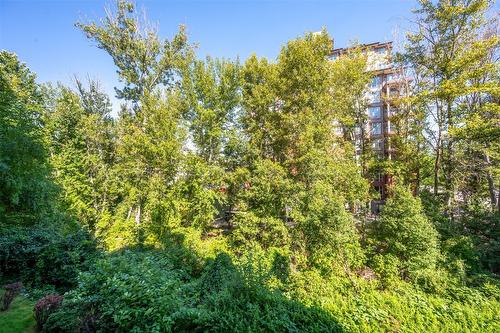 207-2245 Atkinson Street, Penticton, BC - Outdoor