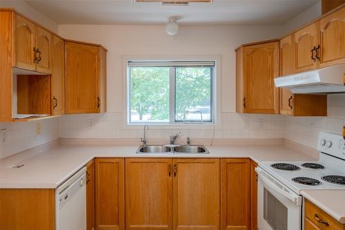 207-2245 Atkinson Street, Penticton, BC - Indoor Photo Showing Kitchen With Double Sink