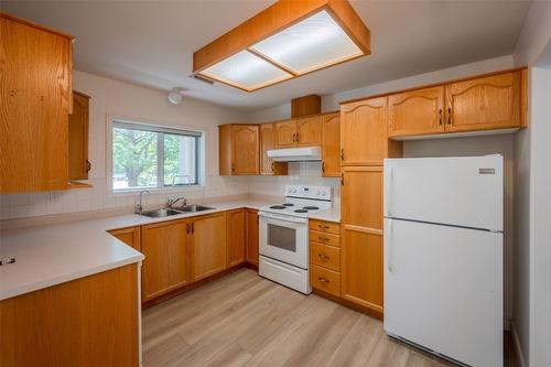 207-2245 Atkinson Street, Penticton, BC - Indoor Photo Showing Kitchen With Double Sink