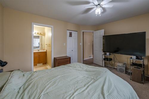 20-115 Redwing Place, Oliver, BC - Indoor Photo Showing Bedroom