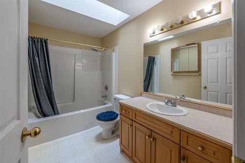 20-115 Redwing Place, Oliver, BC - Indoor Photo Showing Bathroom