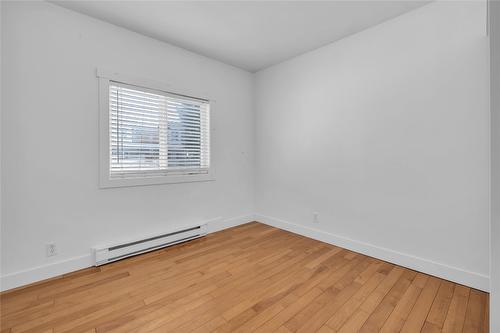 1053 Martin Avenue, Kelowna, BC - Indoor Photo Showing Other Room