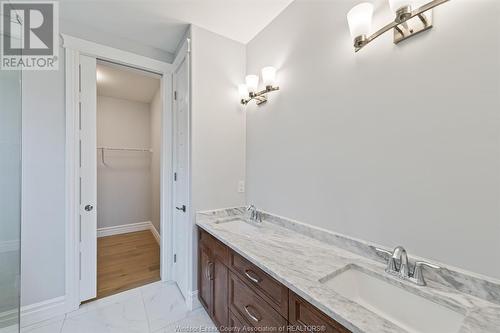 256 Dolores, Essex, ON - Indoor Photo Showing Bathroom