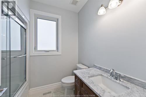 256 Dolores, Essex, ON - Indoor Photo Showing Bathroom