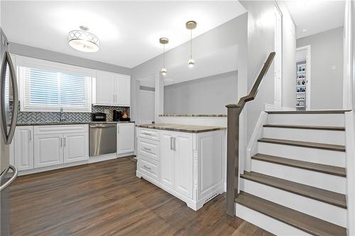 374 Limeridge Road E, Hamilton, ON - Indoor Photo Showing Kitchen