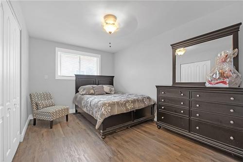 374 Limeridge Road E, Hamilton, ON - Indoor Photo Showing Bedroom