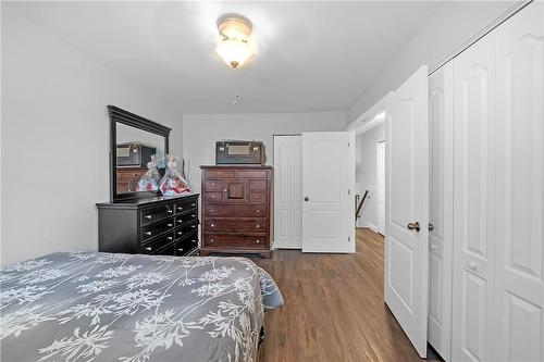 374 Limeridge Road E, Hamilton, ON - Indoor Photo Showing Bedroom