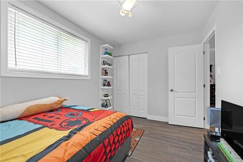 374 Limeridge Road E, Hamilton, ON - Indoor Photo Showing Bedroom