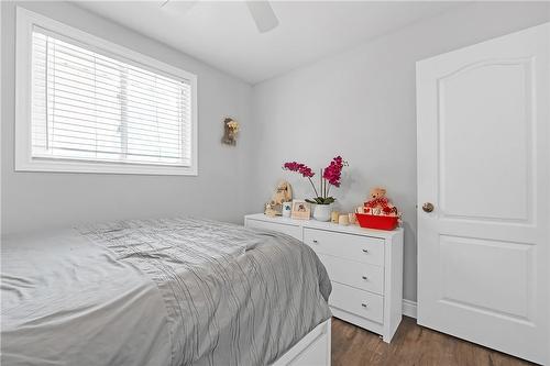 374 Limeridge Road E, Hamilton, ON - Indoor Photo Showing Bedroom