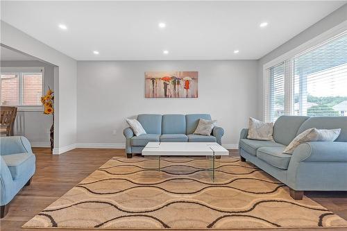 374 Limeridge Road E, Hamilton, ON - Indoor Photo Showing Living Room