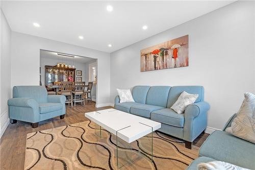 374 Limeridge Road E, Hamilton, ON - Indoor Photo Showing Living Room