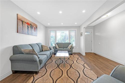 374 Limeridge Road E, Hamilton, ON - Indoor Photo Showing Living Room