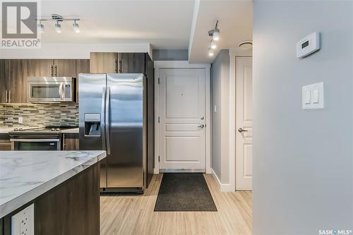 322 5301 Universal Crescent, Regina, SK - Indoor Photo Showing Kitchen With Stainless Steel Kitchen With Upgraded Kitchen