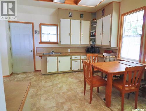 32 11Th Avenue Se, Swift Current, SK - Indoor Photo Showing Dining Room