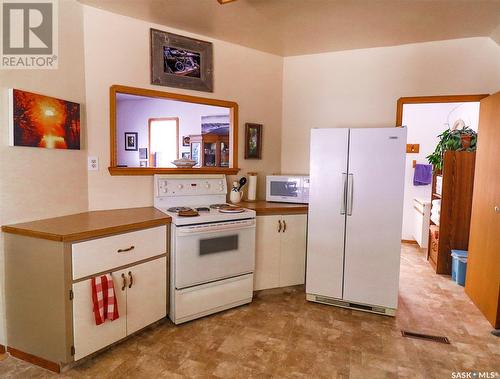 32 11Th Avenue Se, Swift Current, SK - Indoor Photo Showing Kitchen